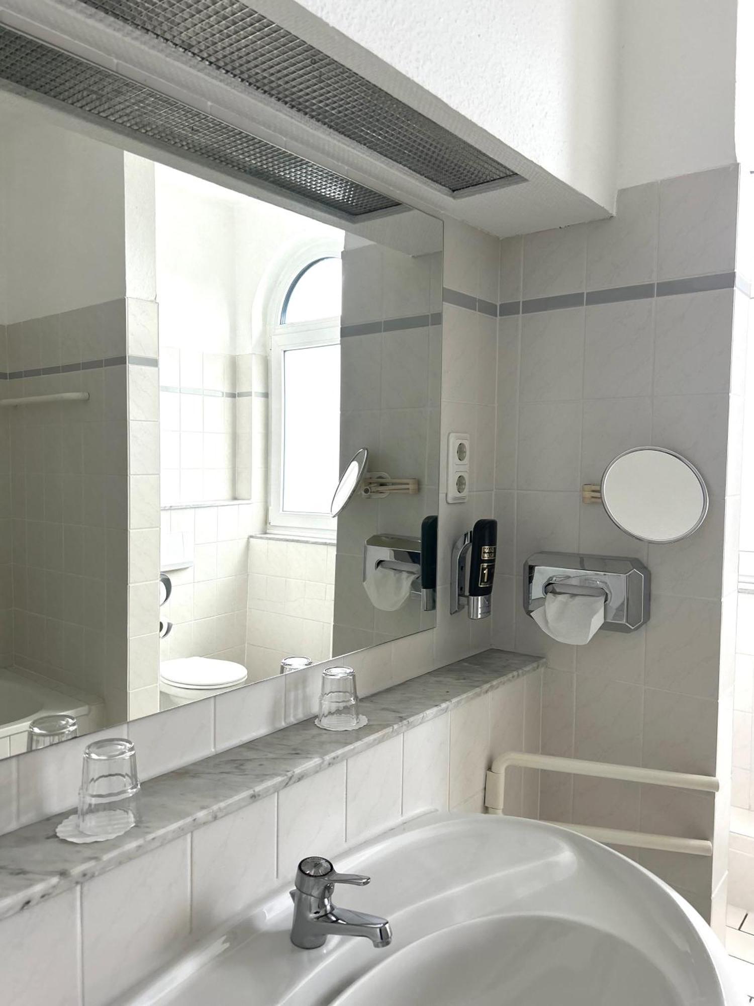 City Hotel Valois Βίλχελμσχαφεν Εξωτερικό φωτογραφία