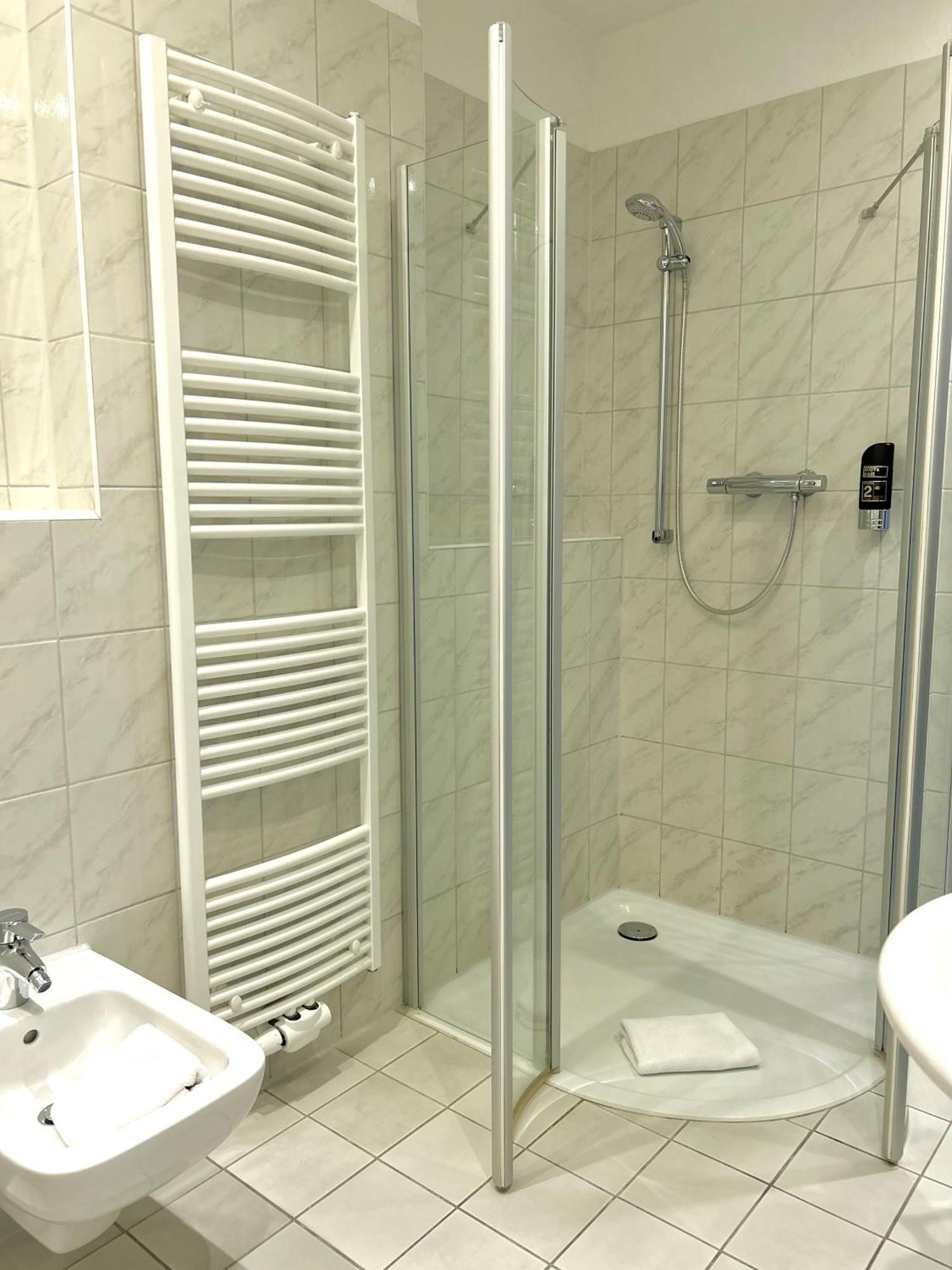 City Hotel Valois Βίλχελμσχαφεν Εξωτερικό φωτογραφία