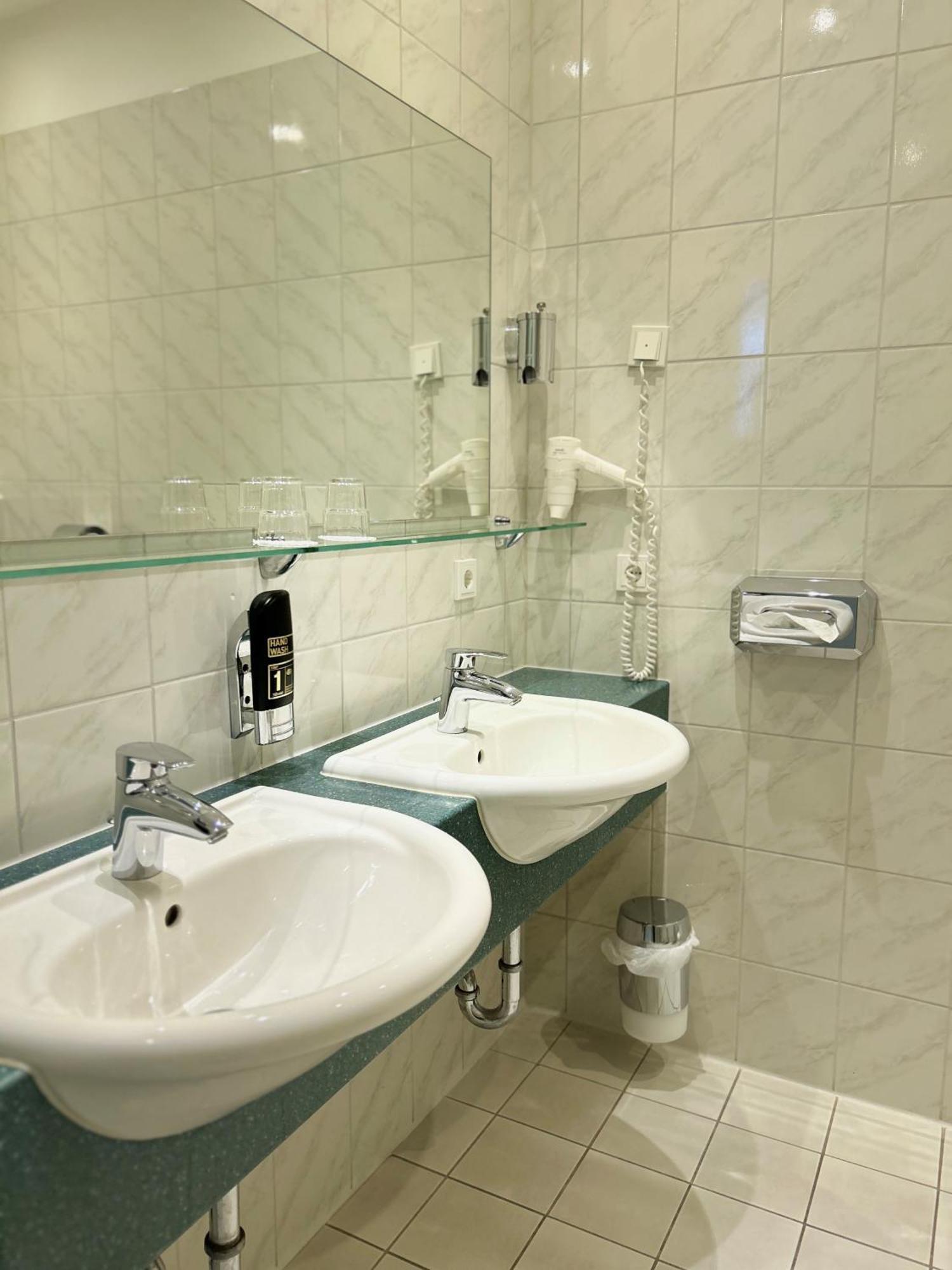 City Hotel Valois Βίλχελμσχαφεν Εξωτερικό φωτογραφία